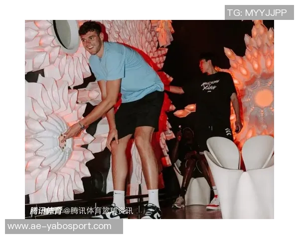 克林根场边指导杨瀚森展现深厚情谊引发媒体热议