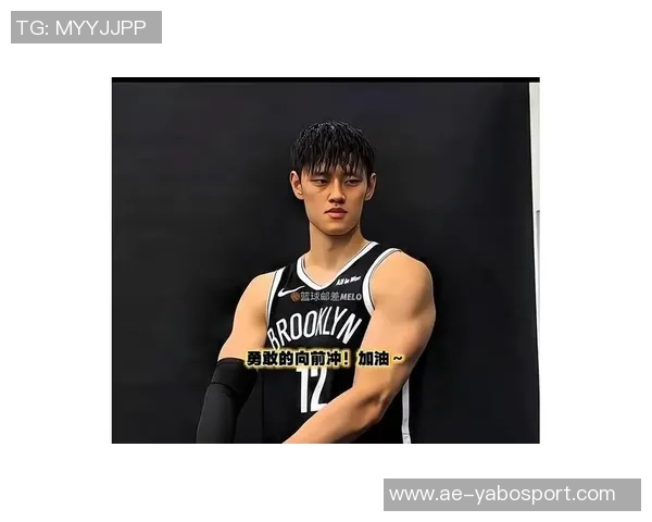 蔡老板昨晚与曾凡博击掌鼓励并嘱咐教练多给予他上场机会