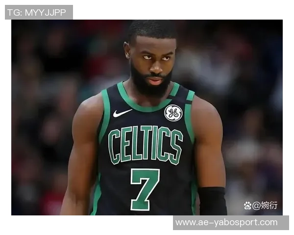 杰伦布朗左腿筋紧张状态不明绿军官方宣布回归存疑