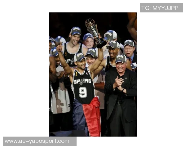 张佳玮点评马刺全场进攻乏力防守漏洞显露无遗 张佳玮点评马刺全场进攻乏力防守漏洞显露无遗