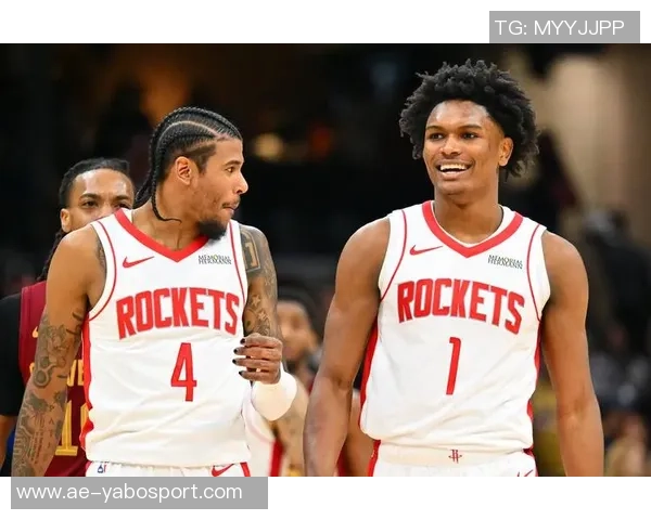 杰伦格林庆祝阿门生日分享火箭球衣合照展现兄弟情深 杰伦格林庆祝阿门生日分享火箭球衣合照展现兄弟情深